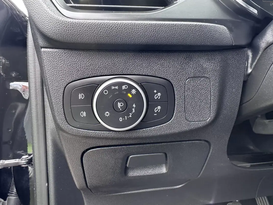 Ford Focus 2018 - 10900 EUR, 100000 km - AUTO.MOTO.pt - 100000km - foto 22 de 56