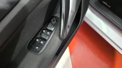 Peugeot 308 SW 2018 - 12650 EUR, 133760 km - AUTO.MOTO.pt - 133760km - foto 13 de 60