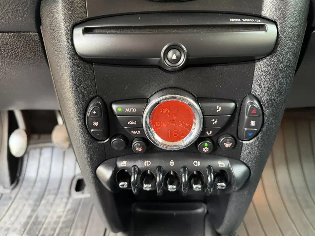MINI 3 Portas 2011 - 7965 EUR, 258000 km - 258000km - foto 28 de 34
