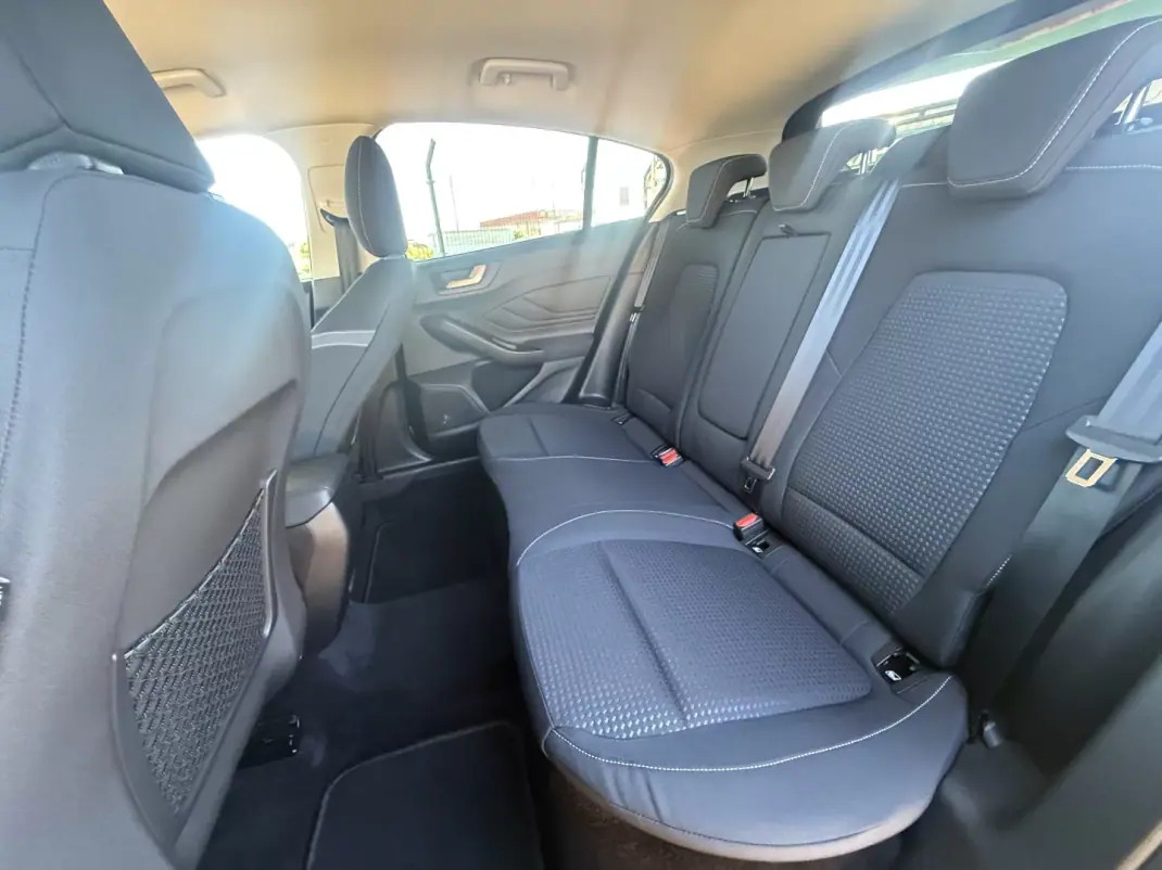 Ford Focus 2019 - 16900 EUR, 25404 km - AUTO.MOTO.pt - 25404km - foto 14 de 16