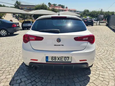 Alfa Romeo Giulietta 2019 - 15790 EUR, 146000 km - AUTO.MOTO.pt - 146000km - foto 4 de 15
