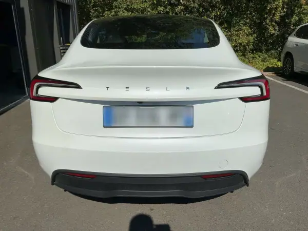 Tesla Model 3 2024 - 35900 EUR, 56621 km - 56621km - foto 11 de 15