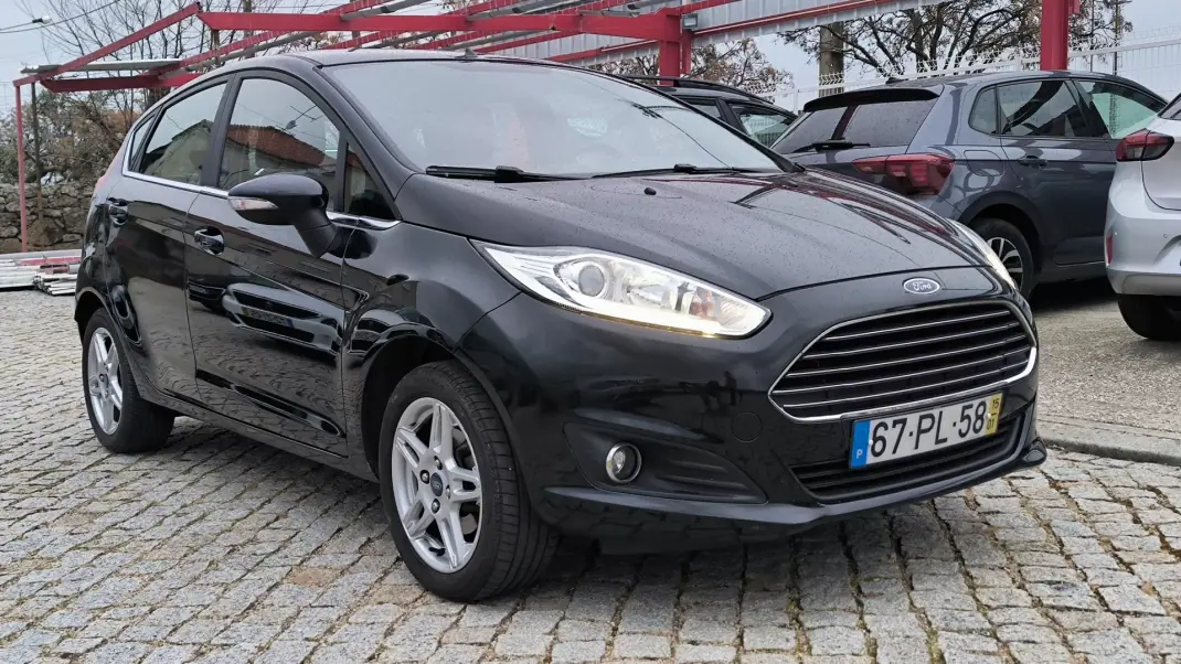 Ford Fiesta 2015 - 8450 EUR, 136200 km - AUTO.MOTO.pt - 136200km - foto 4 de 9