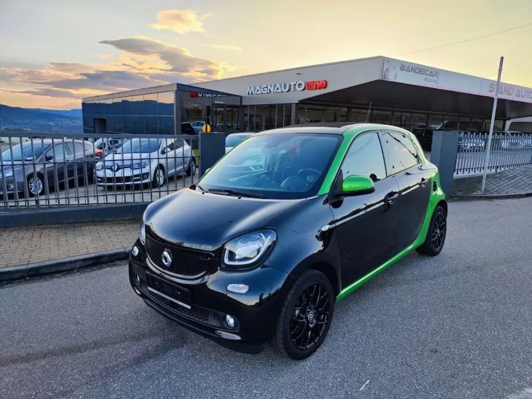 Smart ForFour 2017 - 13500 EUR, 44000 km - AUTO.MOTO.pt - 44000km - foto 4 de 46