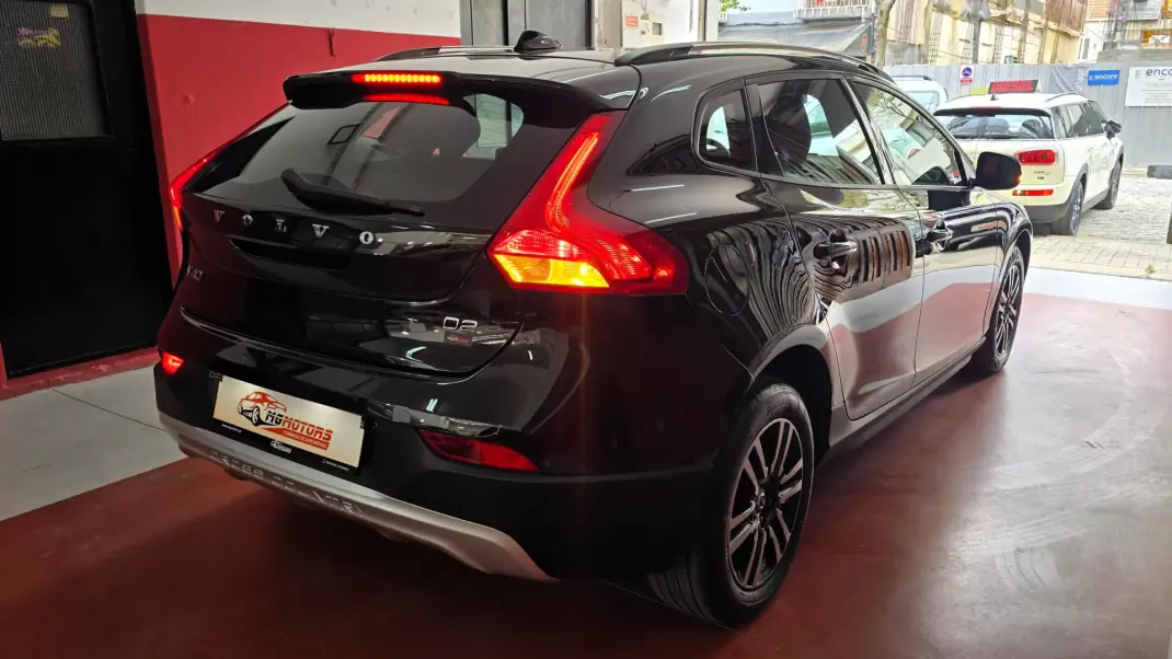 Volvo V40 Cross Country 2017 - 13990 EUR, 169554 km - 169554km - foto 5 de 61