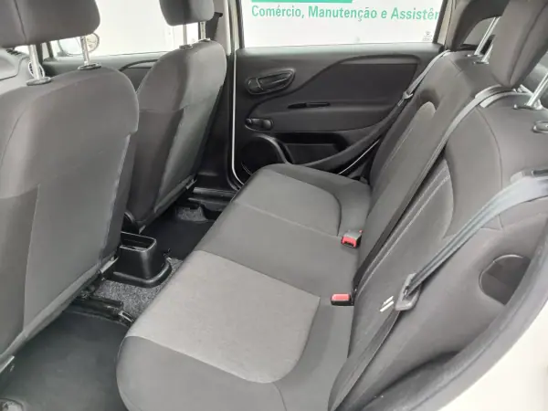 Fiat Punto 2016 - 6850 EUR, 156334 km - AUTO.MOTO.pt - 156334km - foto 17 de 24