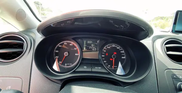 SEAT Ibiza ST 2015 - 9250 EUR, 124000 km - AUTO.MOTO.pt - 124000km - foto 9 de 16