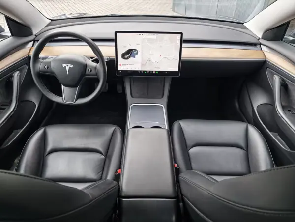 Tesla Model 3 2021 - 27500 EUR, 87000 km - AUTO.MOTO.pt - 87000km - foto 14 de 16