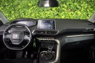 Peugeot 5008 2019 - 16900 EUR, 272000 km - AUTO.MOTO.pt - 272000km - foto 15 de 18