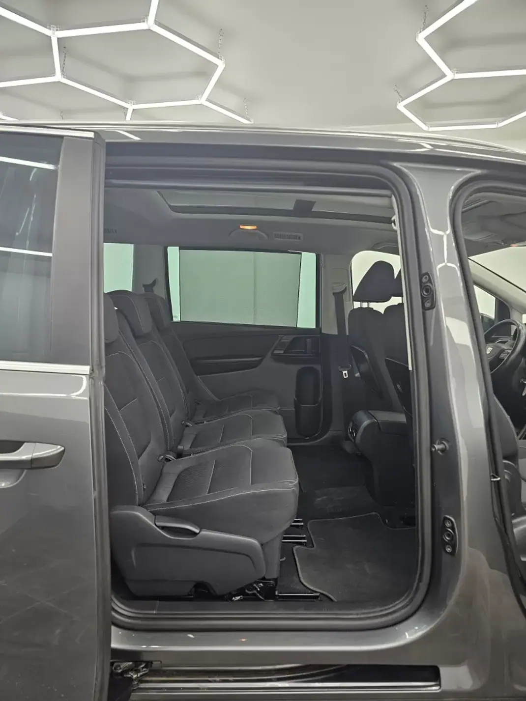 SEAT Alhambra 2011 - 12650 EUR, 216141 km - AUTO.MOTO.pt - 216141km - foto 47 de 51