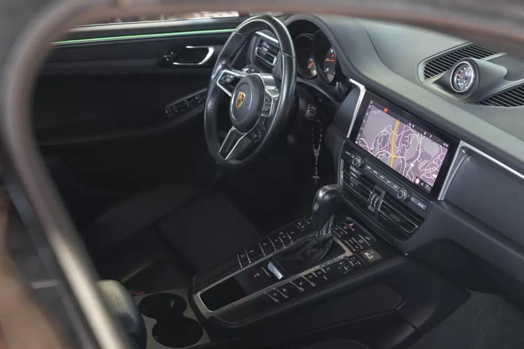 Porsche Macan 2018 - 53900 EUR, 89600 km - AUTO.MOTO.pt - 89600km - foto 13 de 40