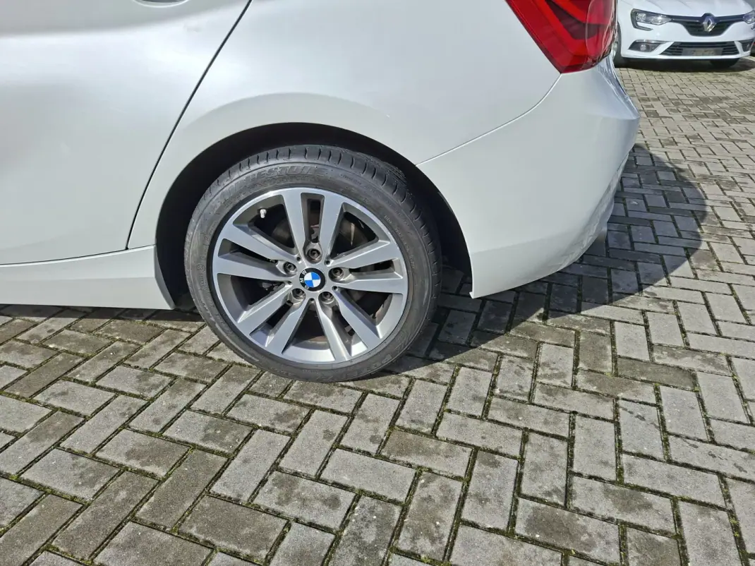 BMW 116 2015 - 17250 EUR, 100547 km - AUTO.MOTO.pt - 100547km - foto 12 de 33