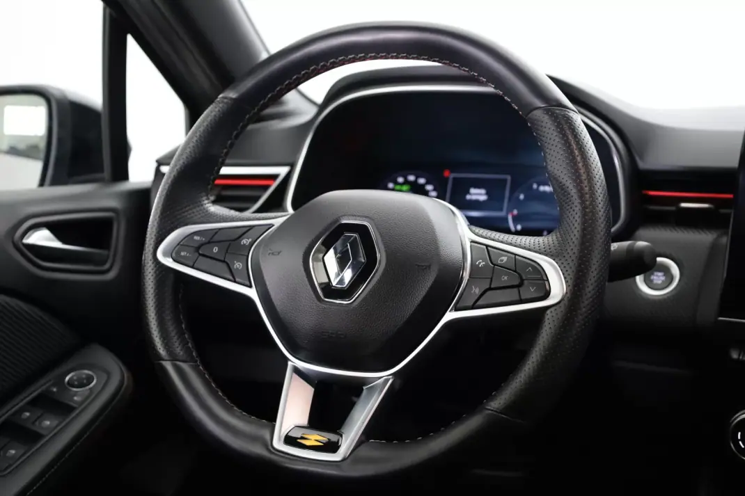 Renault Clio 2023 - 15950 EUR, 52147 km - AUTO.MOTO.pt - 52147km - foto 6 de 45