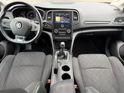 Renault Mégane Sport Tourer 2019 - 12900 EUR, 128050 km - AUTO.MOTO.pt - 128050km - foto 12 de 18