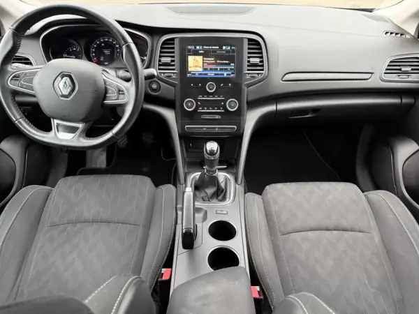 Renault Mégane Sport Tourer 2019 - 12900 EUR, 128050 km - AUTO.MOTO.pt - 128050km - foto 12 de 18
