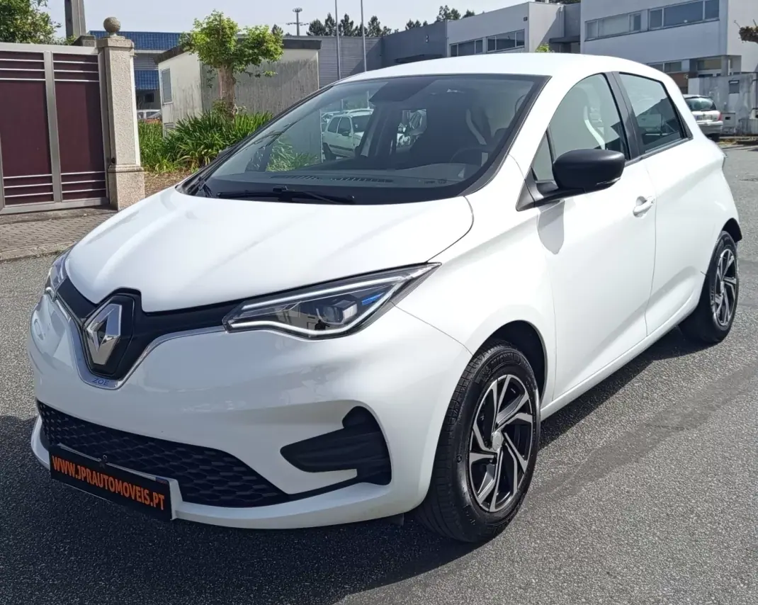 Renault Zoe 2020 - 13990 EUR, 24000 km - AUTO.MOTO.pt - 24000km - foto 1 de 17