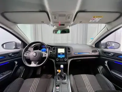 Renault Mégane 2016 - 13999 EUR, 182000 km - AUTO.MOTO.pt - 182000km - foto 10 de 22