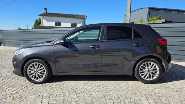 Kia Rio 2019 — photo 2 of 34