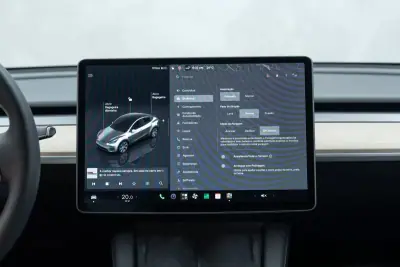 Tesla Model Y 2023 - 35950 EUR, 57000 km - 57000km - foto 31 de 49