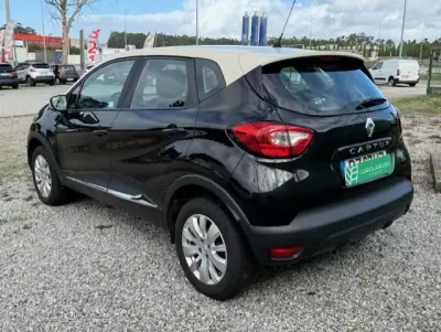 Renault Captur 2017 - 12500 EUR, 112400 km - AUTO.MOTO.pt - 112400km - foto 5 de 27