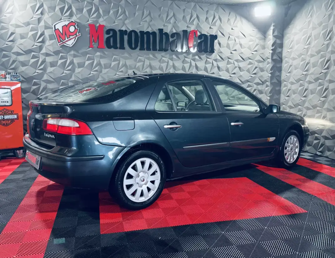 Renault Laguna 2003 - 2990 EUR, 130275 km - AUTO.MOTO.pt - 130275km - foto 3 de 8