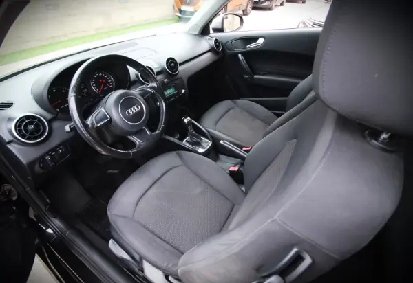 Audi A1 2011 - 11450 EUR, 136350 km - AUTO.MOTO.pt - 136350km - foto 6 de 26