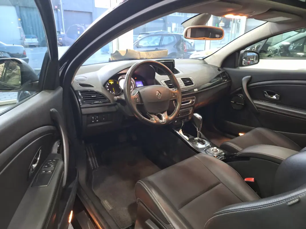 Renault Mégane Coupe 2013 - 9900 EUR, 177543 km - AUTO.MOTO.pt - 177543km - foto 13 de 17