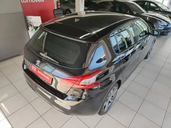 Peugeot 308 2014 - 9450 EUR, 199000 km - AUTO.MOTO.pt - 199000km - foto 12 de 32