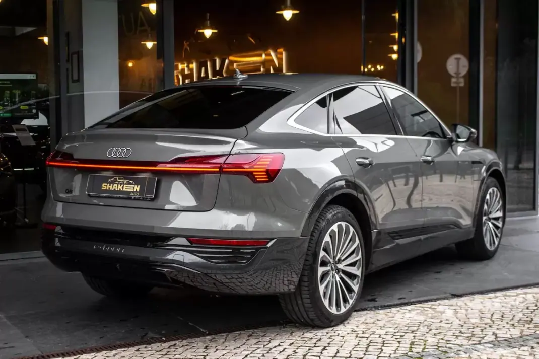 Audi Q8 e-Tron Sportback 2023 - 49900 EUR, 34353 km - AUTO.MOTO.pt - 34353km - foto 4 de 44
