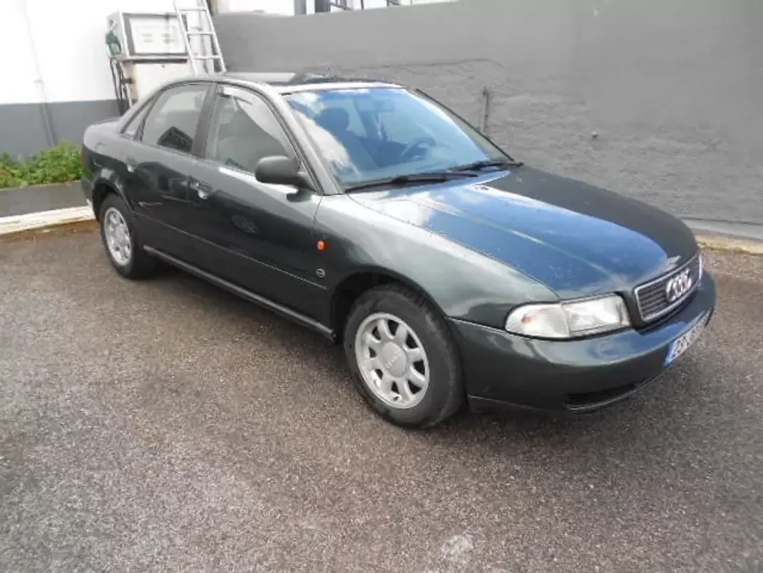 Audi A4 1996 - 3500 EUR, 206542 km - AUTO.MOTO.pt - 206542km - foto 2 de 11