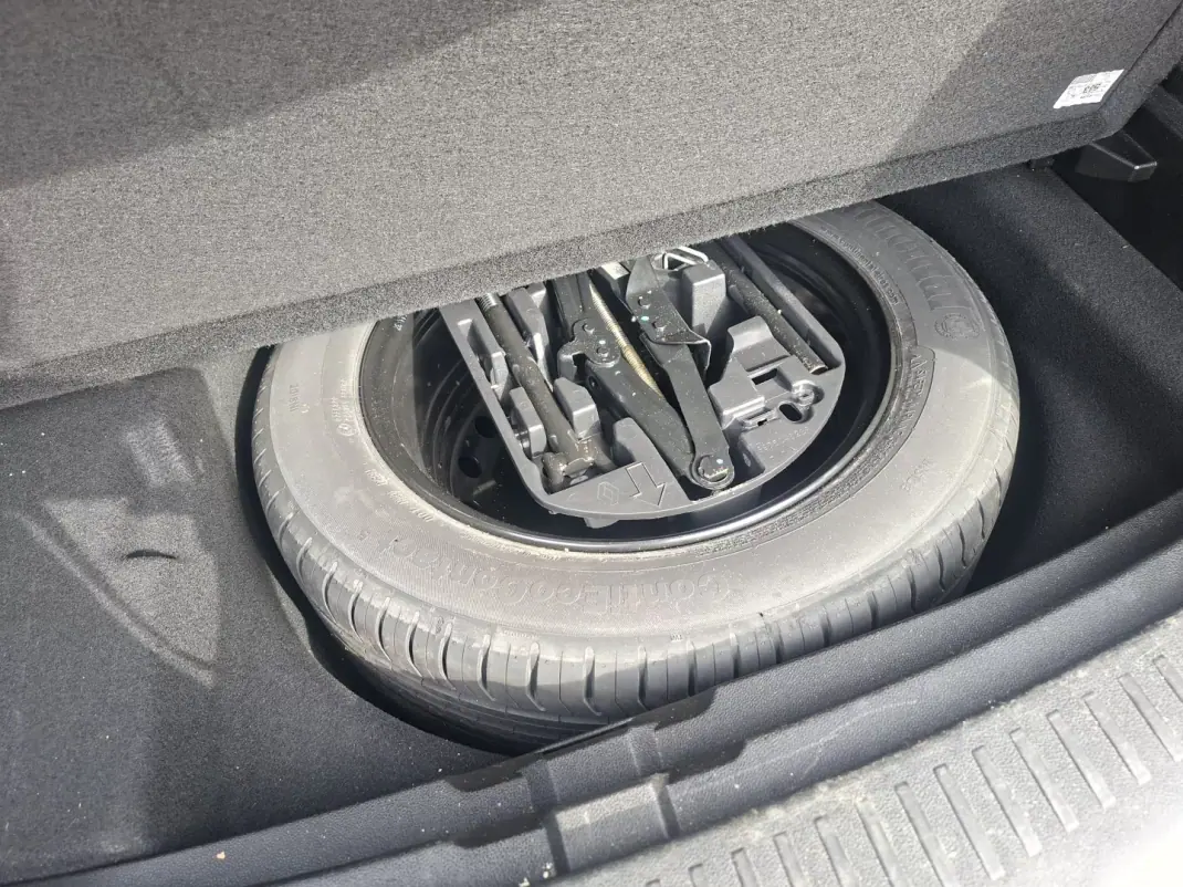 Renault Mégane Sport Tourer 2017 - 11530 EUR, 167840 km - AUTO.MOTO.pt - 167840km - foto 17 de 31