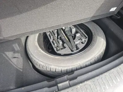 Renault Mégane Sport Tourer 2017 - 11530 EUR, 167840 km - AUTO.MOTO.pt - 167840km - foto 17 de 31