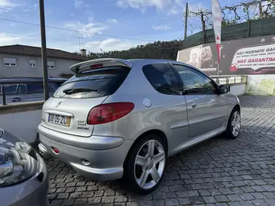 Peugeot 206 2005 - 11500 EUR, 64000 km - AUTO.MOTO.pt - 64000km - foto 4 de 6