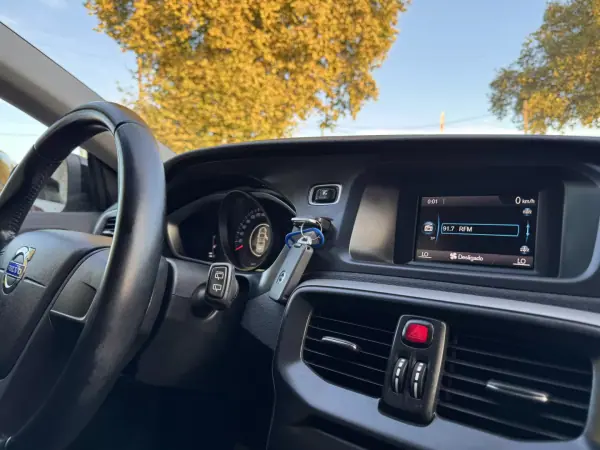 Volvo V40 Cross Country 2014 - 13500 EUR, 149000 km - AUTO.MOTO.pt - 149000km - foto 28 de 34