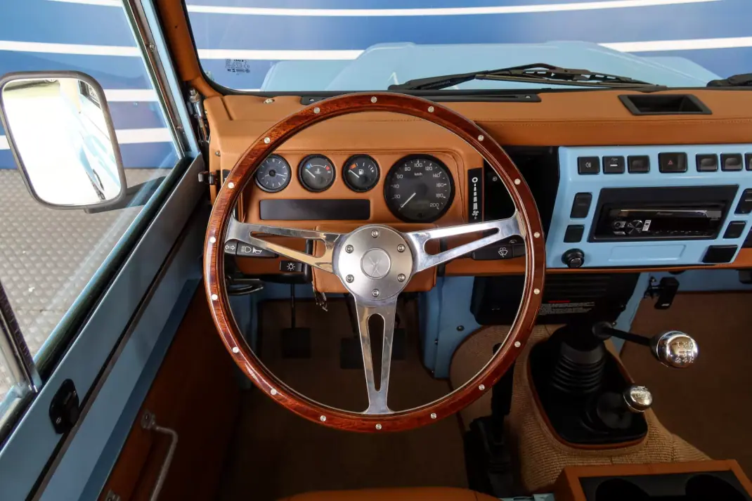 Land Rover Defender 2002 - 75000 EUR, 144875 km - AUTO.MOTO.pt - 144875km - foto 7 de 21