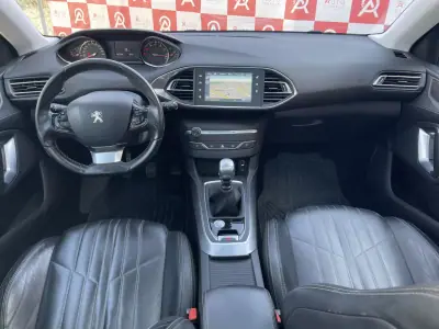 Peugeot 308 2014 - 12490 EUR, 143165 km - AUTO.MOTO.pt - 143165km - foto 9 de 22