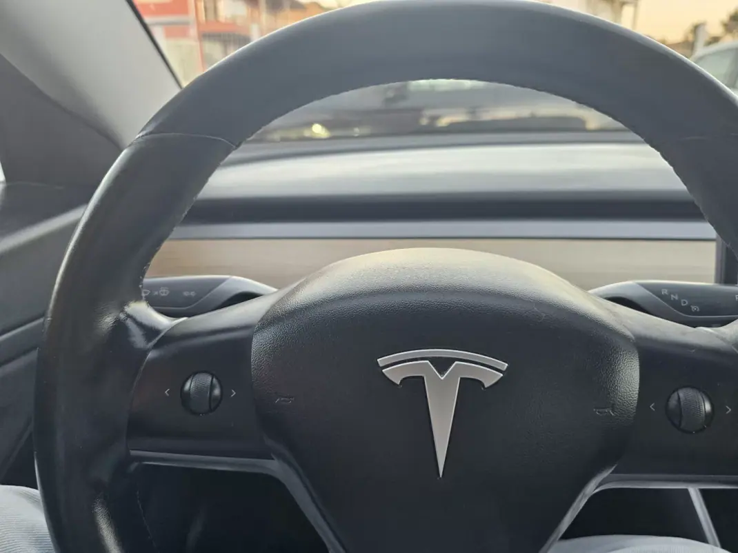 Tesla Model 3 2019 - 23500 EUR, 119000 km - AUTO.MOTO.pt - 119000km - foto 7 de 13
