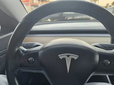 Tesla Model 3 2019 - 23500 EUR, 119000 km - AUTO.MOTO.pt - 119000km - foto 7 de 13