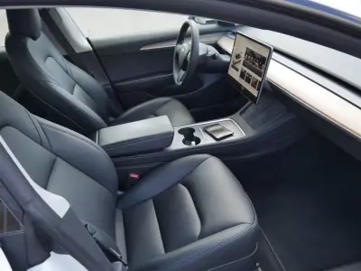 Tesla Model 3 2022 - 29450 EUR, 73183 km - AUTO.MOTO.pt - 73183km - foto 6 de 9