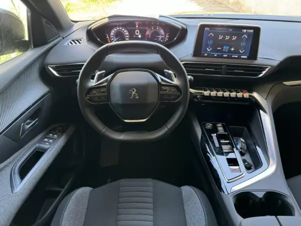 Peugeot 5008 2023 - 29500 EUR, 14500 km - AUTO.MOTO.pt - 14500km - foto 8 de 23