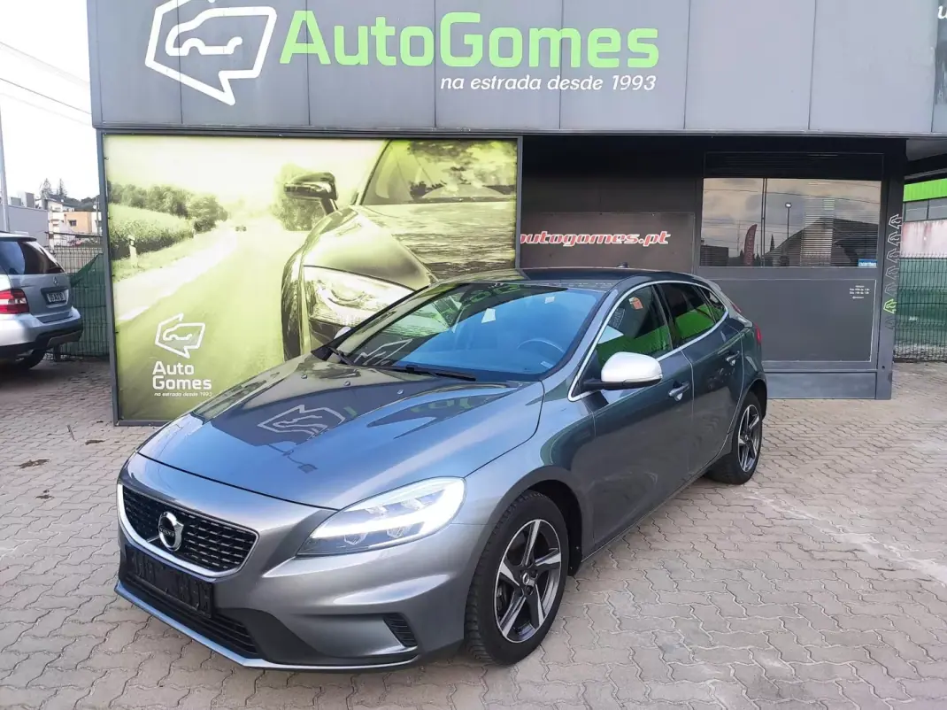 Volvo V40 2018 - 17500 EUR, 185000 km - AUTO.MOTO.pt - 185000km - foto 1 de 28