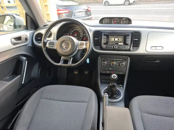 Volkswagen New Beetle 2012 - 12500 EUR, 170000 km - AUTO.MOTO.pt - 170000km - foto 22 de 26