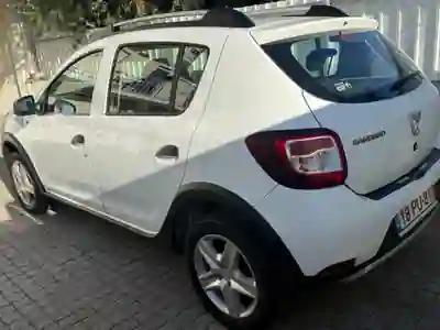 Dacia Sandero 2015 — foto 2 de 8