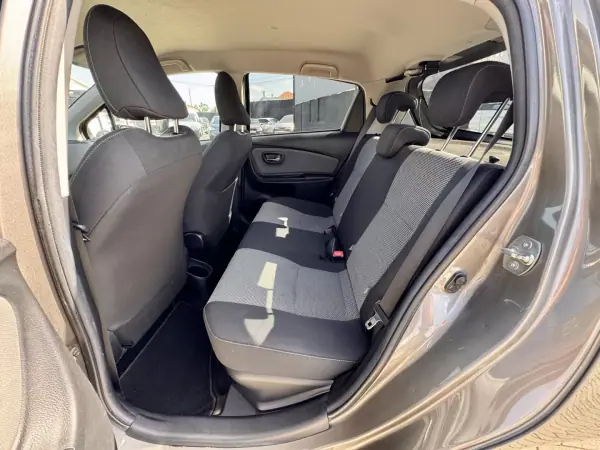Toyota Yaris 2016 - 14500 EUR, 101000 km - AUTO.MOTO.pt - 101000km - foto 18 de 19