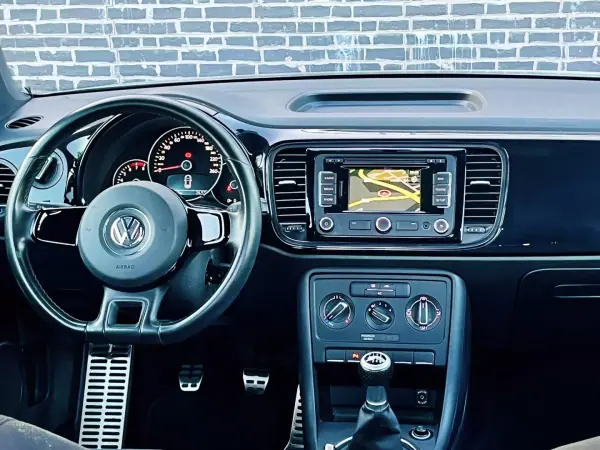 Volkswagen New Beetle 2012 - 10900 EUR, 229000 km - AUTO.MOTO.pt - 229000km - foto 12 de 14