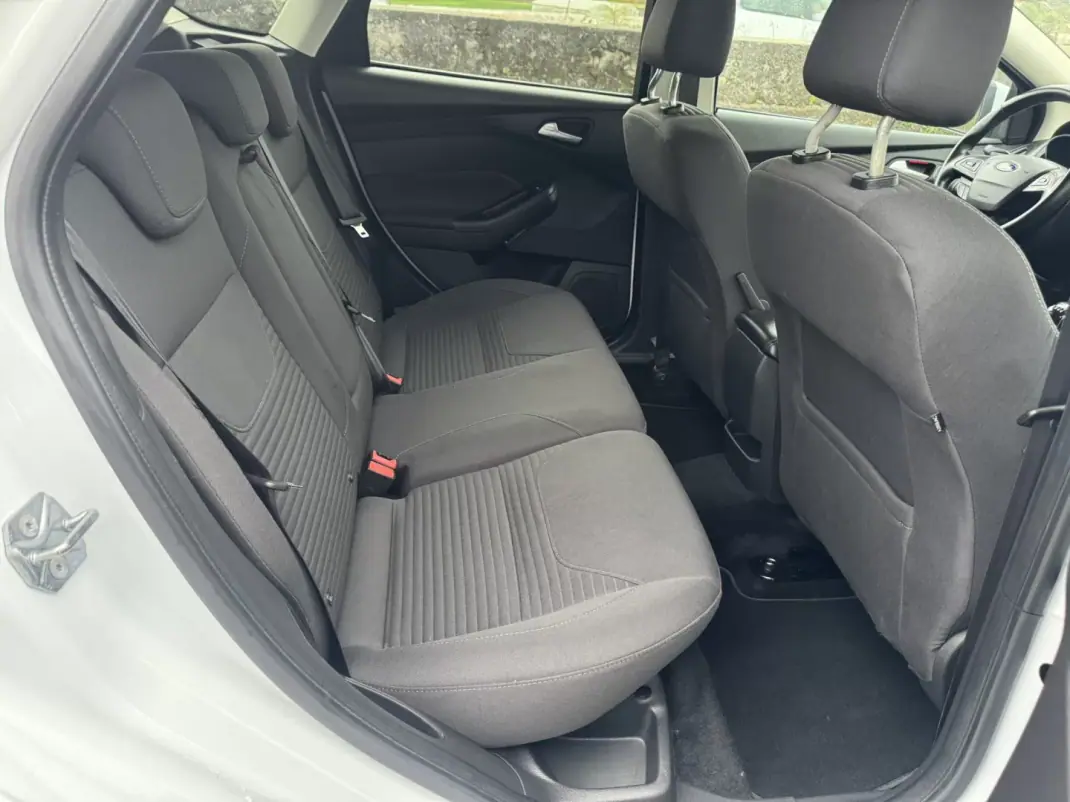 Ford Focus 2015 - 9990 EUR, 123000 km - AUTO.MOTO.pt - 123000km - foto 29 de 31