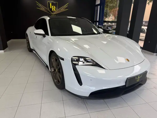 Porsche Taycan bateria Performance Plus 2023 Elétrico — 46 411 km · Porto Porsche Taycan bateria Performance Plus 2023 Elétrico