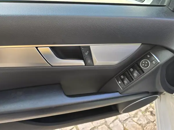 Mercedes-Benz C 200 2012 - 11990 EUR, 263748 km - AUTO.MOTO.pt - 263748km - foto 7 de 24