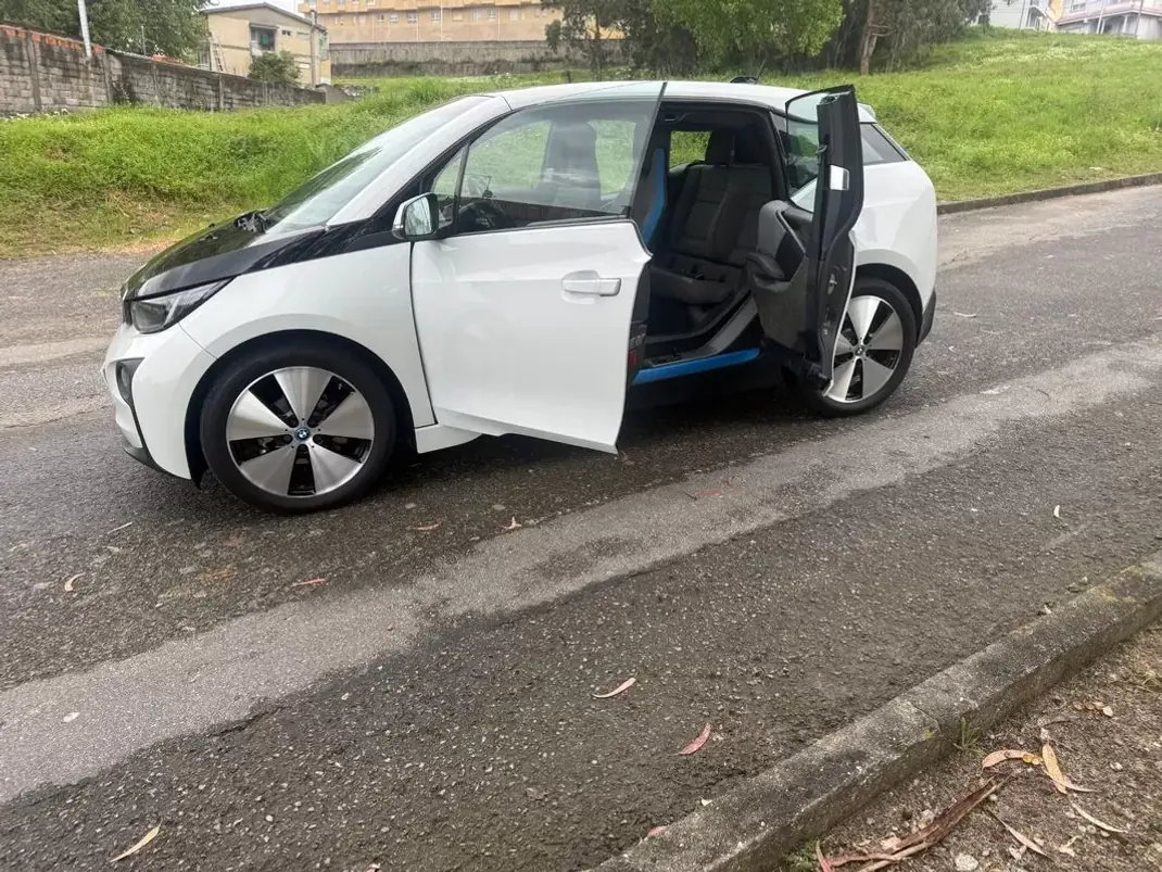 BMW i3 2015 - 12750 EUR, 81000 km - AUTO.MOTO.pt - 81000km - foto 12 de 25