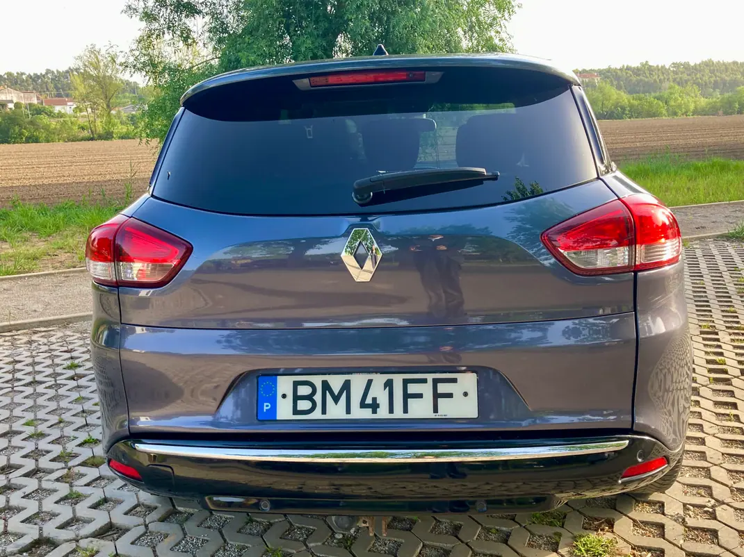 Renault Clio Sport Tourer 2019 - 9100 EUR, 178600 km - AUTO.MOTO.pt - 178600km - foto 4 de 16